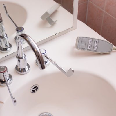 Astor-Bannerman height-adjustable wash basin