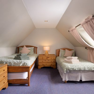 Twin beds in upstairs gallery bedroom